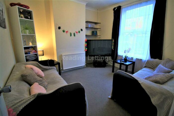 4 Bedroom Terraced House To Rent In De Beauvoir Road, Reading, RG1