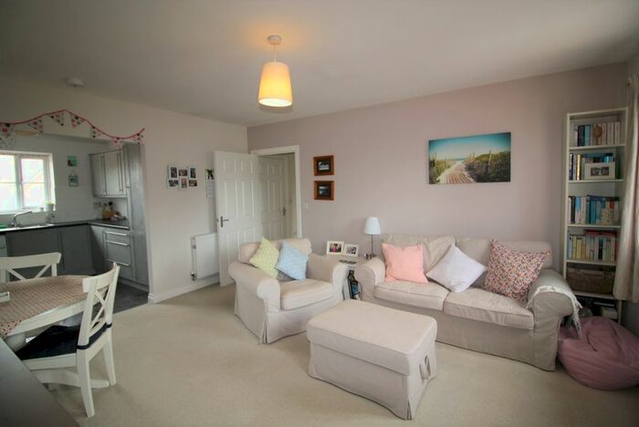 2 Bedroom Flat To Rent In Blakeslee Drive, Exeter, EX2