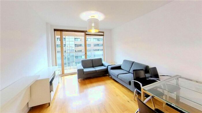 2 Bedroom Flat To Rent In Crampton Street, Elephant And Castle, London, SE17