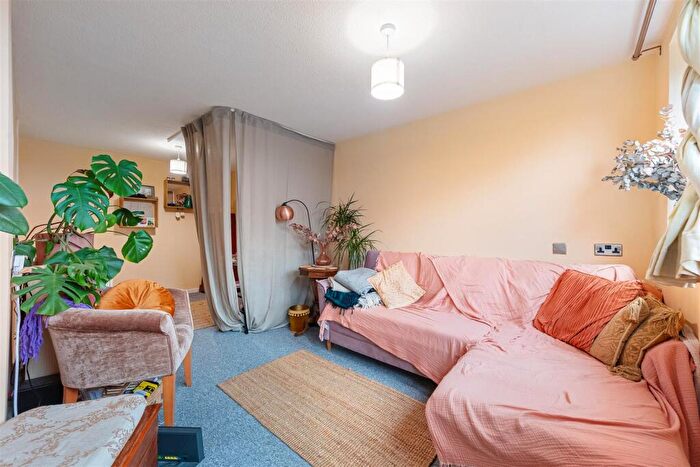 1 Bedroom Flat For Sale In Friar Mews, London, SE27