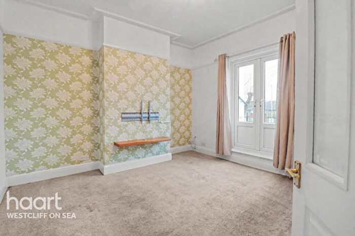 2 Bedroom Flat For Sale In Hamstel Road, Southend-on-Sea, SS2