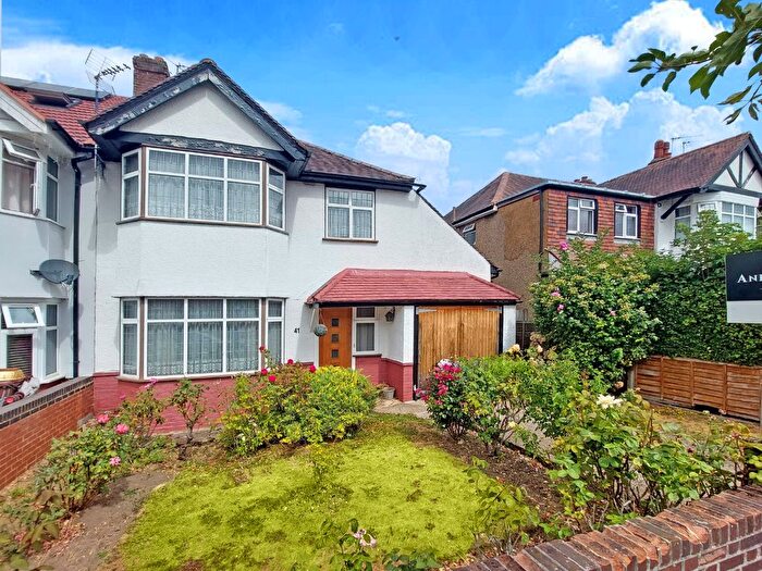 4 Bedroom Semi-detached House For Sale In Rayners Lane, Harrow, HA2