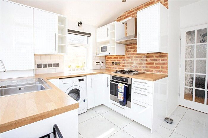 2 Bedroom Flat To Rent In North Street, London, E13