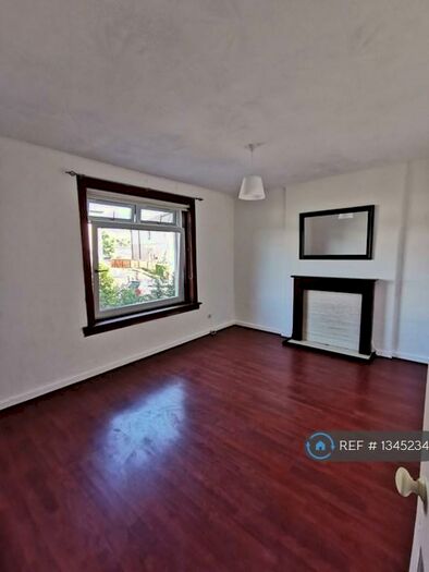 2 Bedroom Flat To Rent In Clova Street, Thornliebank, Glasgow, G46
