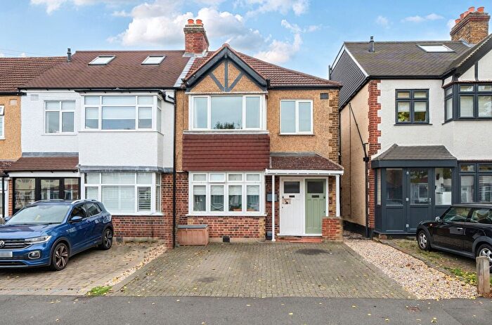 2 Bedroom Maisonette For Sale In Matlock Crescent, Cheam, Sutton, Surrey, SM3
