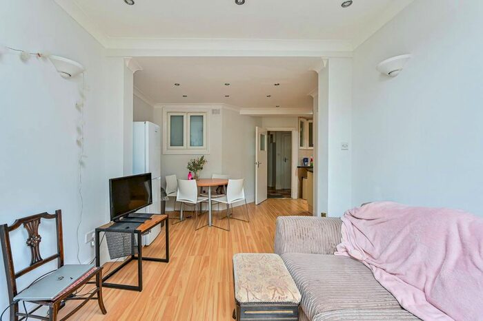 3 Bedroom Flat To Rent In Montana Road, Tooting Bec, London, SW17