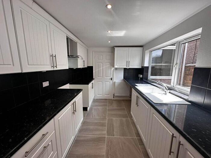 3 Bedroom Terraced House To Rent In Fraser Street, Grimsby, DN32