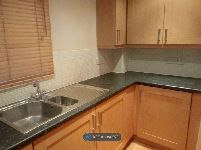 2 Bedroom Flat To Rent In Tudor Way, Sutton Coldfield, B72