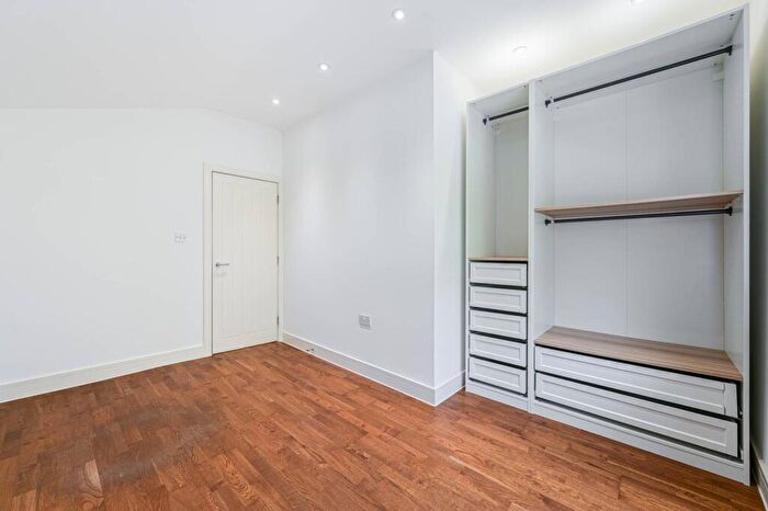 1 Bedroom Maisonette For Sale In Brownhill Road, Hither Green, London, SE6