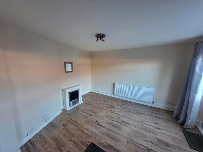 2 Bedroom Apartment To Rent In Holly Bush Lane, Stourbridge, DY8