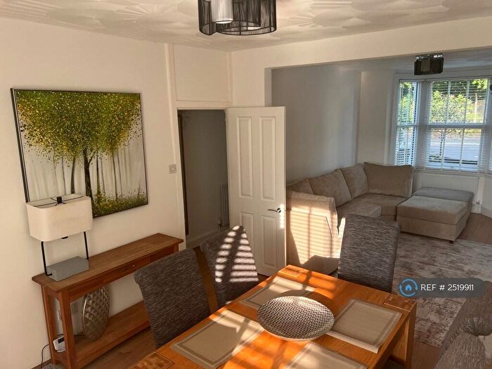 3 Bedroom Terraced House To Rent In Cuxton Road, Rochester, ME2