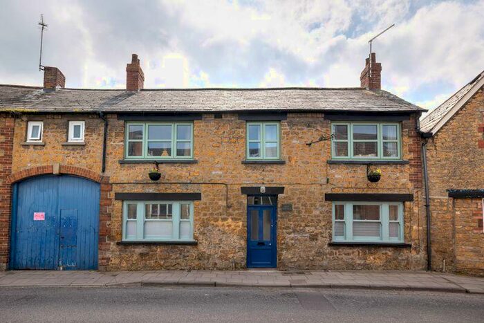 2 Bedroom Flat To Rent In Station Road, Castle Cary, BA7