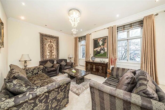 3 Bedroom Flat To Rent In Sussex Gardens, London, W2