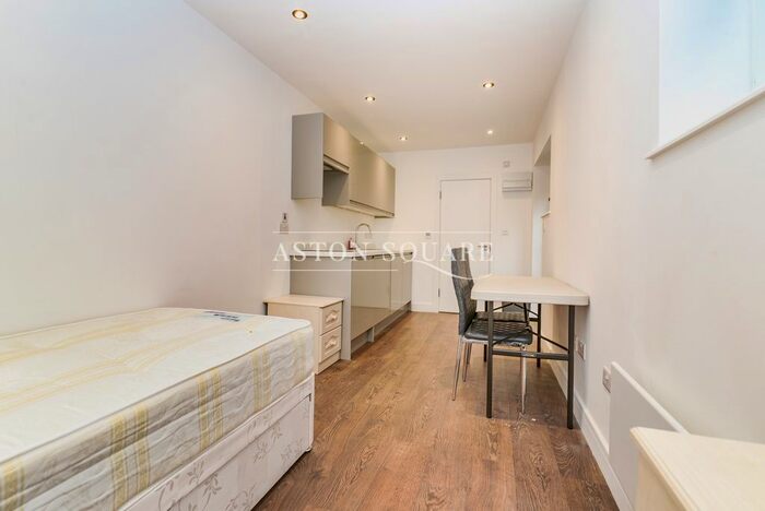 Studio To Rent In Eastside Road, London, NW11