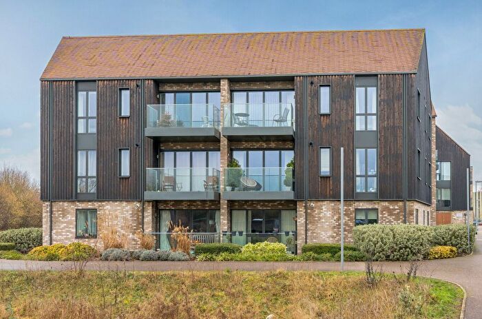 3 Bedroom Flat For Sale In Knightly Avenue, Cambridge, CB2