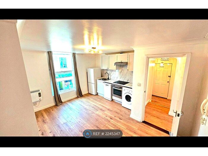 2 Bedroom Flat To Rent In Nelson St, Aldershot, GU11