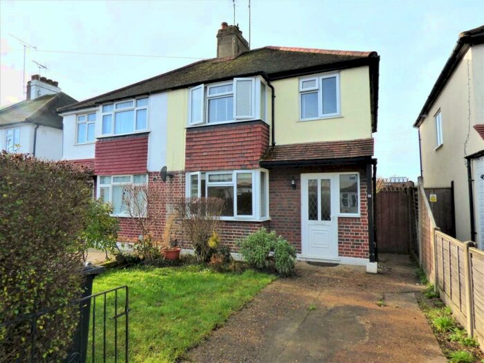 3 Bedroom Semi-Detached House To Rent In Leatherhead, KT22