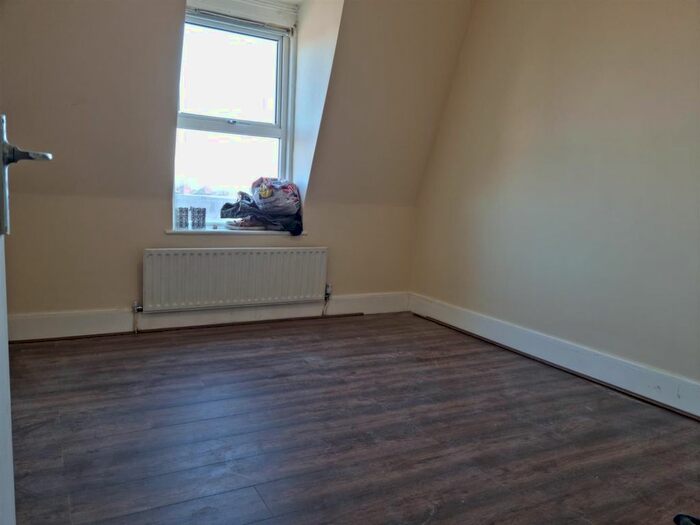 2 Bedroom Flat To Rent In High Street, Harlesden, London, NW10