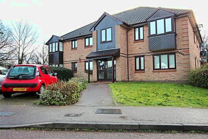 1 Bedroom Flat To Rent In Bornedene, Potters Bar EN6