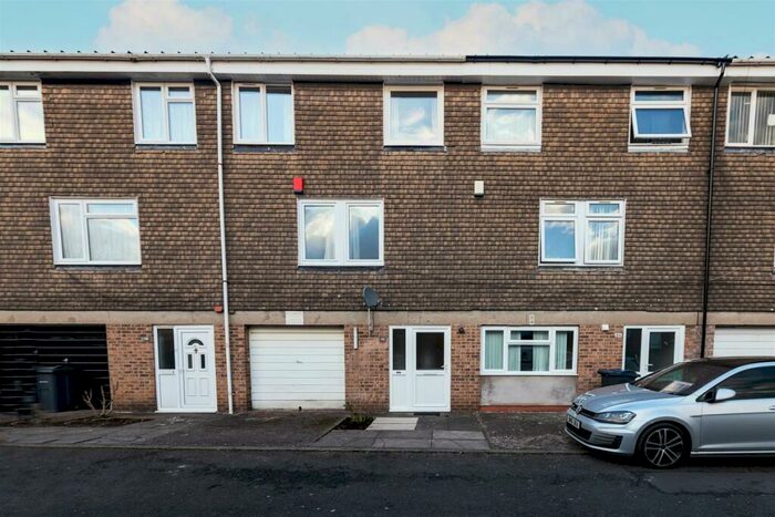 5 Bedroom House To Rent In Metchley Drive, Birmingham, B17