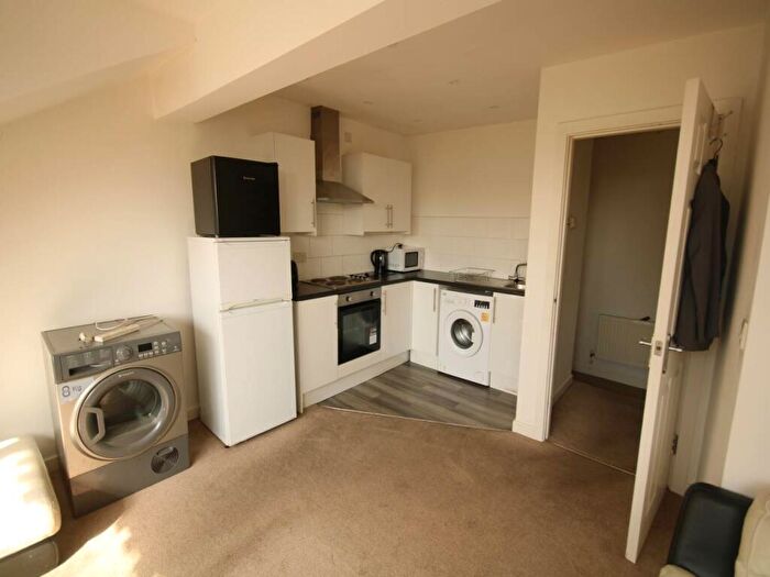 1 Bedroom Flat To Rent In Tong Street, Bradford, BD4