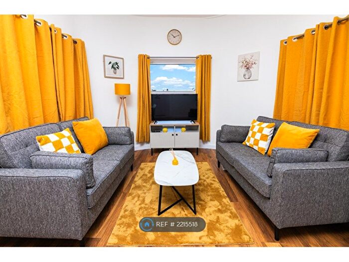 2 Bedroom Flat To Rent In Wellington Road, Dewsbury, WF13