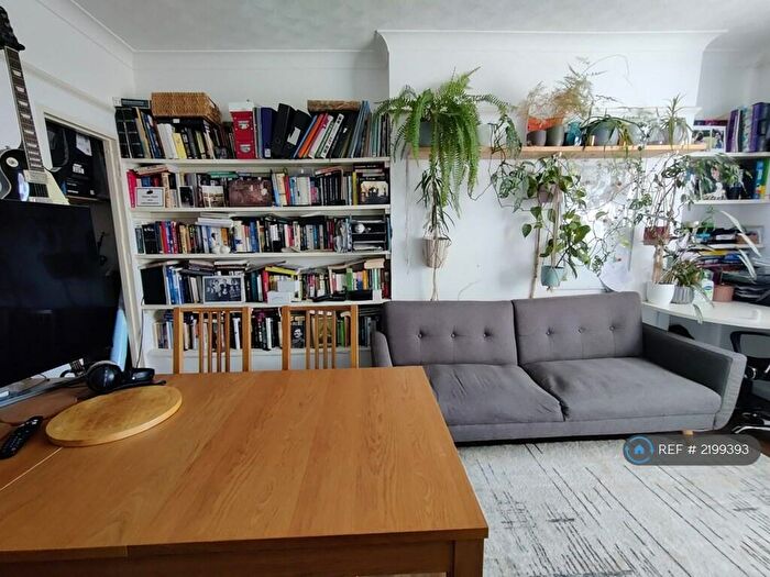 2 Bedroom Flat To Rent In Beatrice Webb House, London, E3