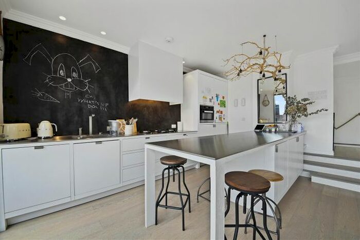 3 Bedroom Flat To Rent In Girdlers Road, Brook Green, W14