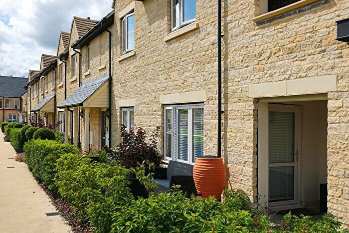 2 Bedroom Apartment For Sale In Shilton Road, Burford, OX18