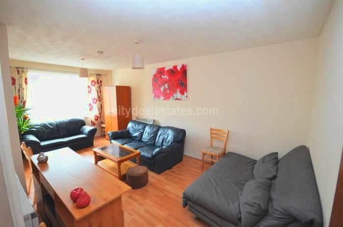 2 Bedroom Flat To Rent In Mogden Lane, Isleworth, TW7
