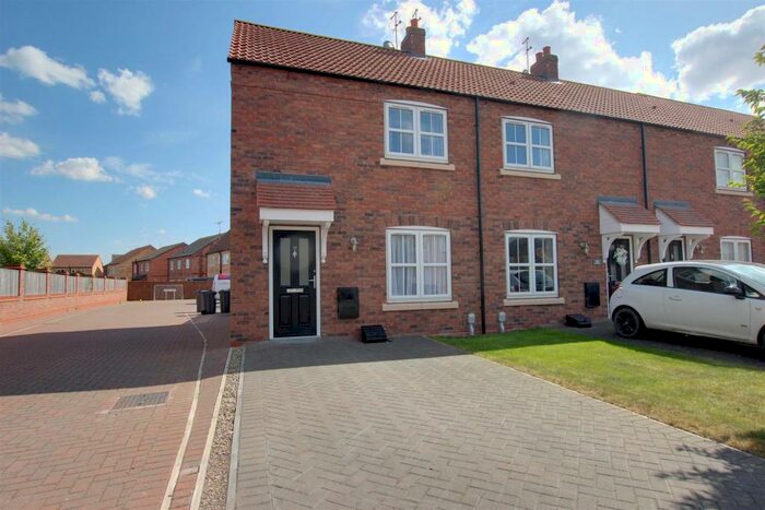 2 Bedroom House To Rent In Hamlet Drive, Kingswood, Hull, HU7