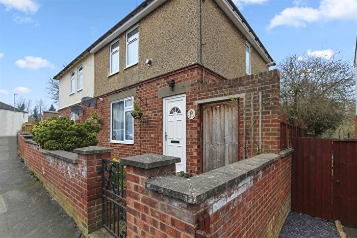 3 Bedroom Semi-Detached House For Sale In Allen Road, Irthlingborough, NN9