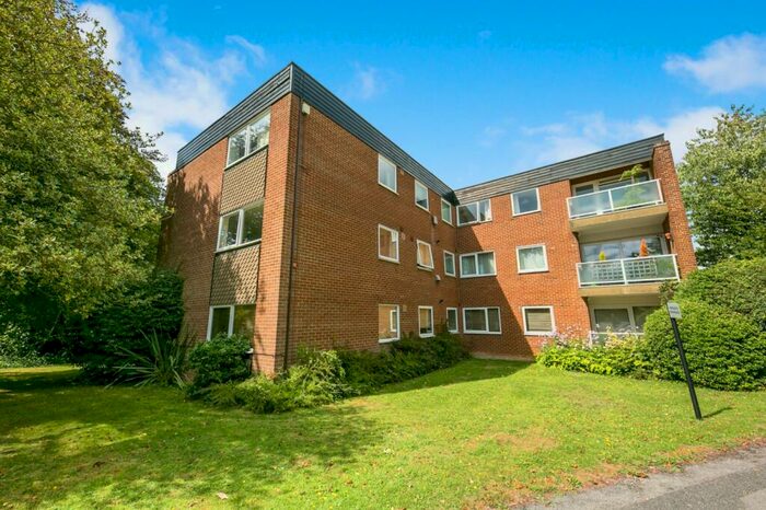 2 Bedroom Flat To Rent In Epsom Road Area, Guildford, GU1