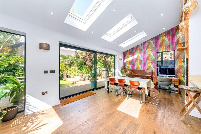 5 Bedroom Semi Detached House For Sale In Gylcote Close, London, SE5