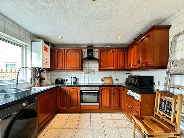 4 Bedroom End Of Terrace House For Sale In Atkinson Road, London, E16