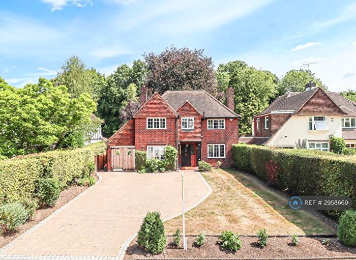 3 Bedroom Detached House To Rent In Southdown Road, Harpenden, AL5