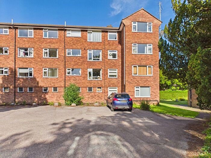 2 Bedroom Flat To Rent In Plantation Road, Amersham, Buckinghamshire, HP6