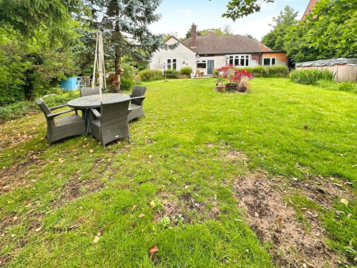 3 Bedroom Detached House For Sale In Ashby Road, Burton-on-Trent, DE15