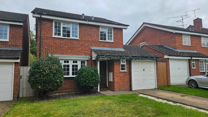 4 Bedroom Detached House To Rent In Sandy Lane, Farnborough, GU14