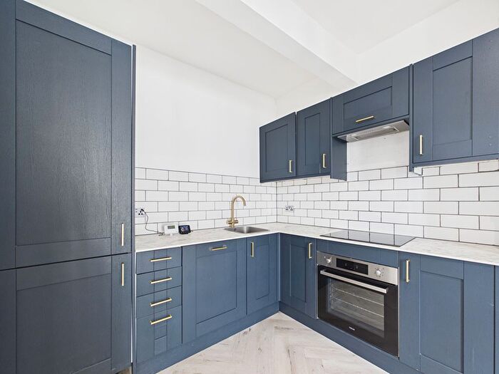 3 Bedroom Flat To Rent In Regent Hill, Brighton, BN1