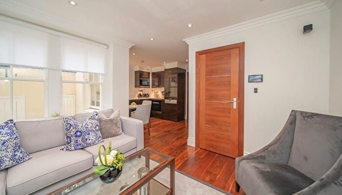 1 Bedroom Flat To Rent In Kensington Gardens Square, London, W2
