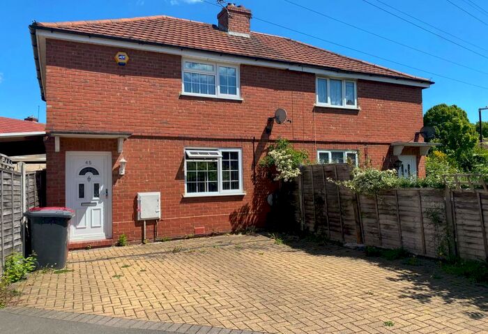 3 Bedroom Semi-Detached House To Rent In Myrtle Crescent, Slough, Berkshire, SL2