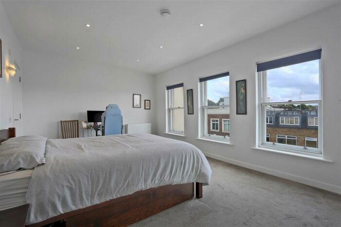 2 Bedroom Flat To Rent In Grafton Yard, London, NW5