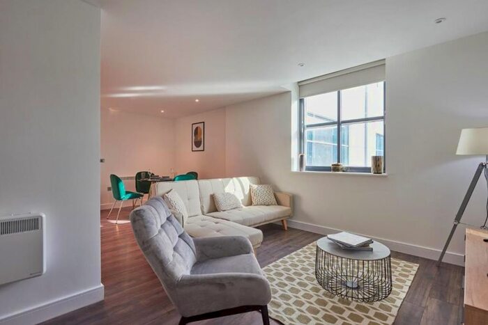 2 Bedroom Flat To Rent In Bath Road, Slough, SL1