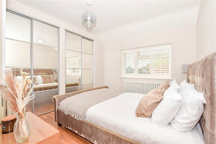 5 Bedroom Detached House For Sale In Edinburgh Road, Isle Of Grain, Kent, ME3