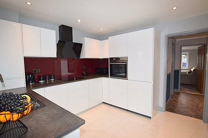 2 Bedroom Detached Bungalow For Sale In Chestnut Road, Waltham, DN37