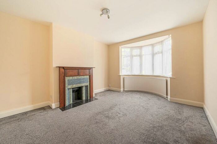 3 Bedroom Semi-Detached House To Rent In Vines Avenue, Finchley, London, N3