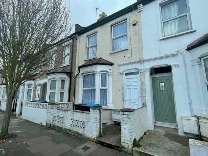 4 Bedroom House To Rent In Sandal Road, Edmonton, N18