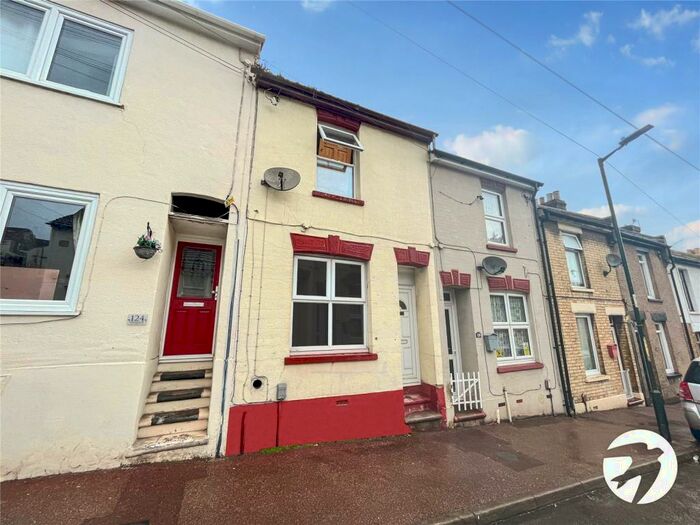 3 Bedroom Terraced House To Rent In Castle Road, Chatham, Kent, ME4
