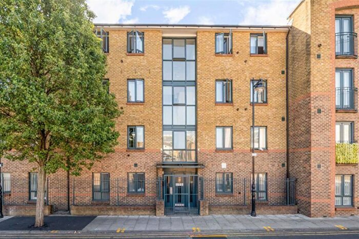 2 Bedroom Flat For Sale In Durward Street, London, E1